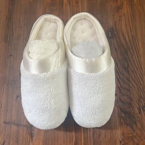 Isotoner slippers, size 6.5/7